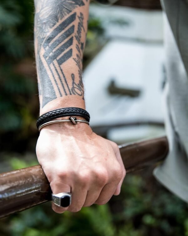 INFINITY KNOT – PULSERA DE ACERO INOXIDABLE CON NUDO