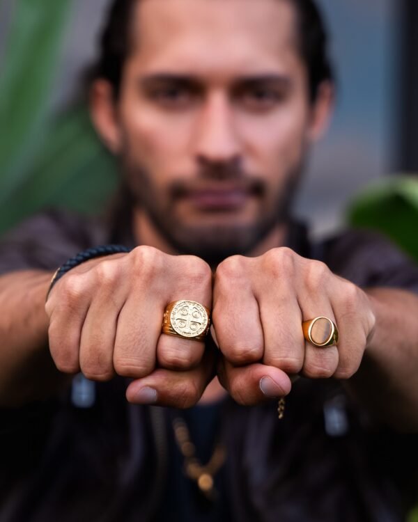 ANILLO SAN BENITO DORADO ACERO INOXIDABLE